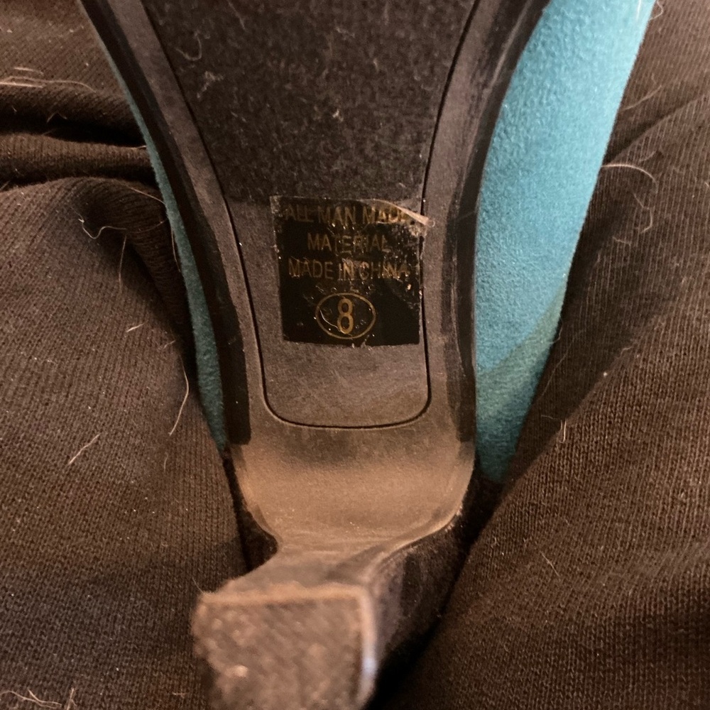 Elegant Blue and Black High Heels - Picture 7 of 7